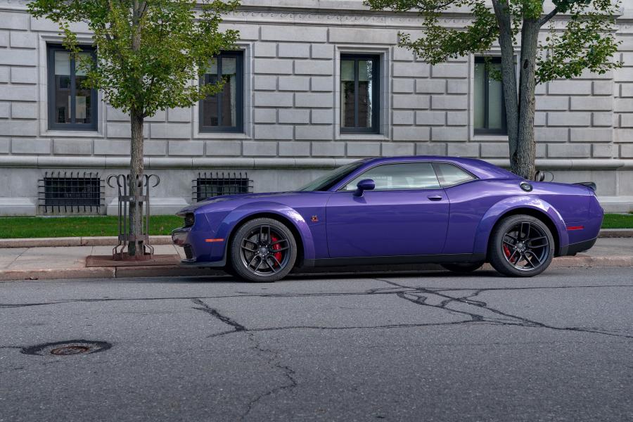  Dodge Challenger R/T Scat Pack Widebody (LC) 2018 года  (фото 35 из 48)